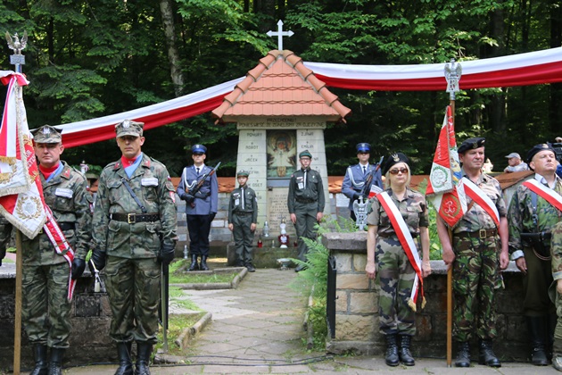 kapliczka na Polanie Wykusowej  images