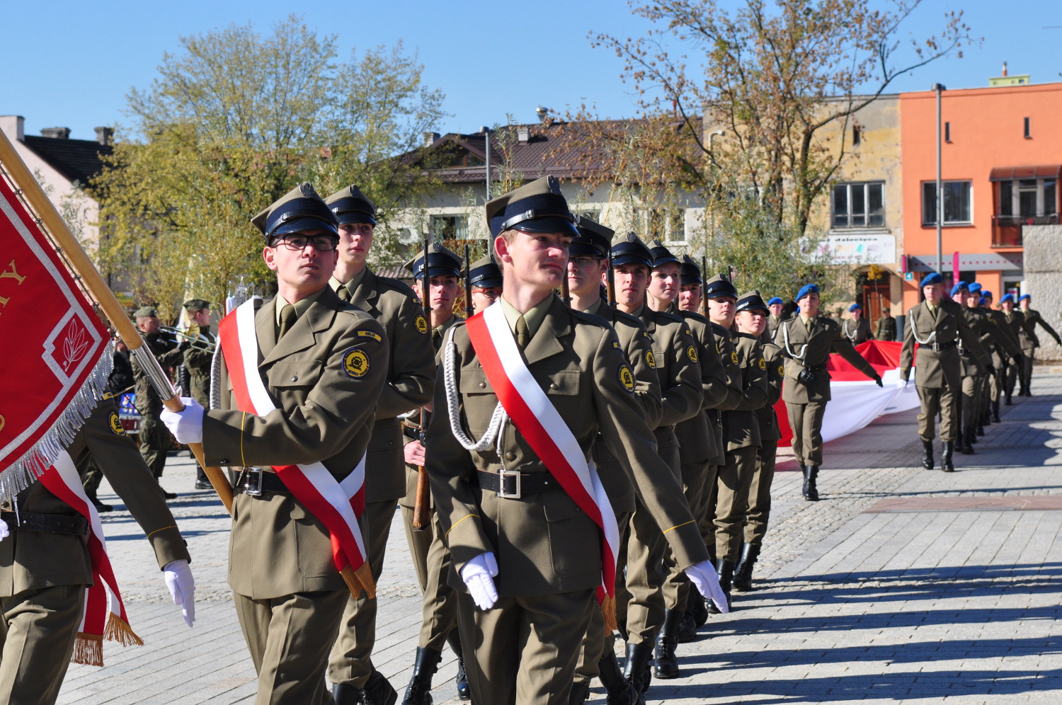 mundurowi podczas uroczystości patriotycznyc